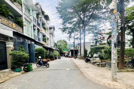 bán nhà hẻm 87 đường bờ bao tân thắng DT 4x20 đúc 1 trệt 2 lầu bán 10,7 tỷ 