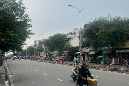 Bán nhà nhà mặt tiền 77 đường lê trọng tấn DT 5,6x24 NH 7,7 đúc 1 trệt 3 lầu 