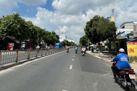 Bán nhà mặt tiền đường tây thạnh DT 4,5x20 đúc 1 trệt 4 lầu sân thượng bán 23,5 tỷ 