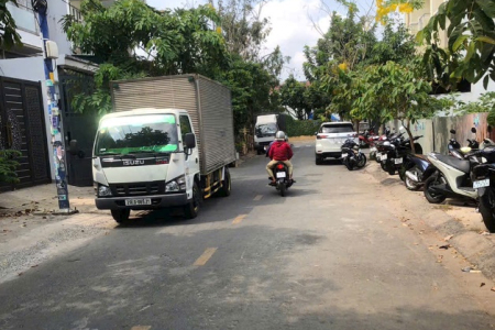 Bán nhà mặt tiền đường 17b phường bình hưng hòa DT 5x21 đúc 1 trệt 2 lầu sân thượng