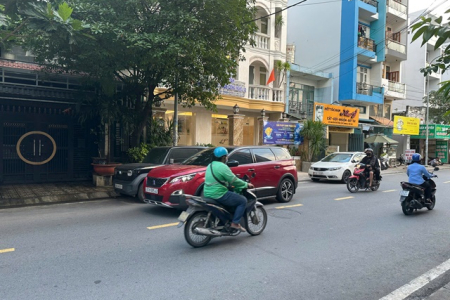 Bán nhà MT 105A Đường Nguyễn Hữu Tiến DT 7x27 đúc 1 trệt 2 Lầu sân thượng LH 0946567878 Hiểu