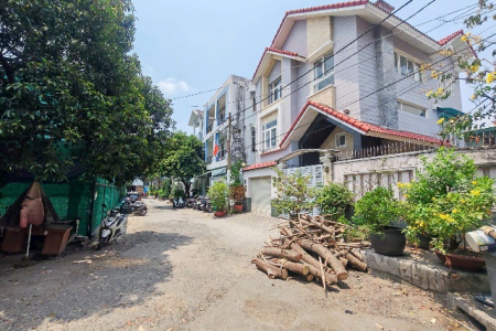 bán biệt thự đường dương đức hiền DT 13x11,5 đúc 1 trệt 2 lầu LH 0946567878 Hiểu 